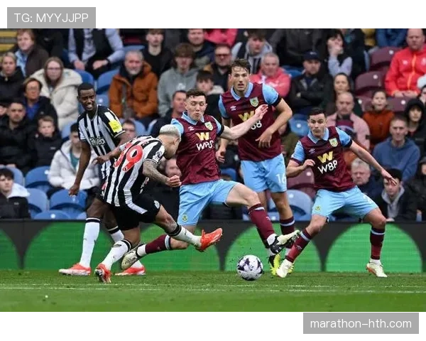 伯恩利激战对手，精彩进球与顽强拼抢彰显球队斗志