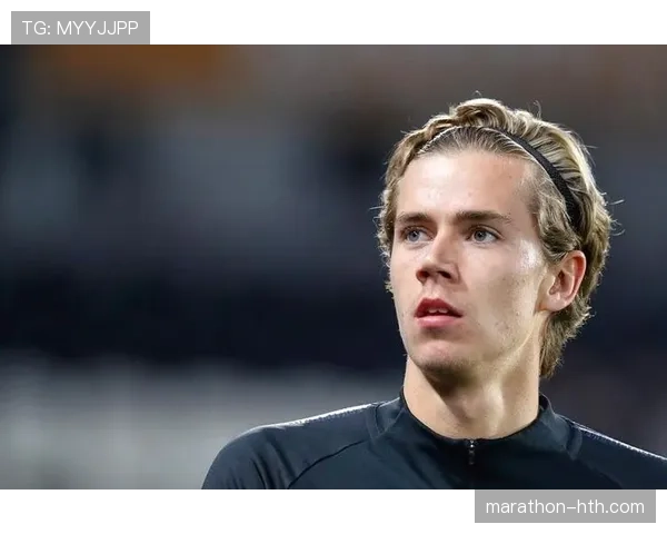 从街头少年到绿茵新星：Saka的足球梦想之路