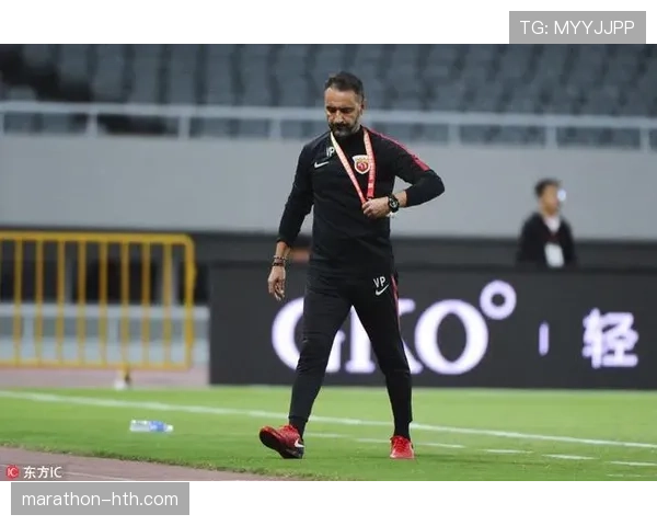 铲球犯规判罚细节：何时算危险动作被黄牌警告